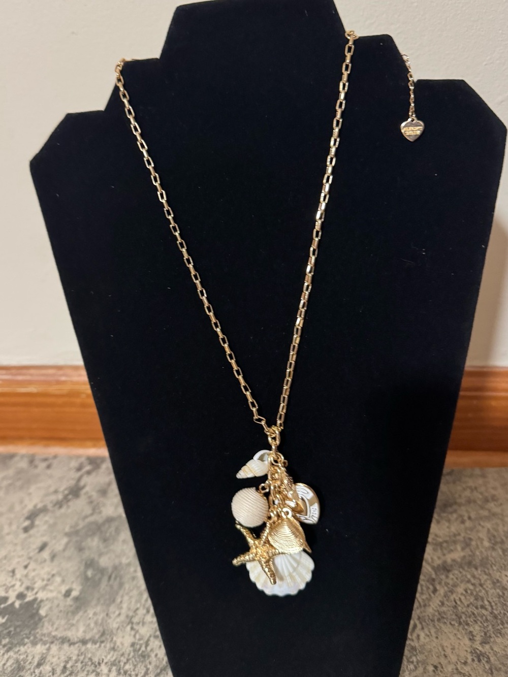 Gold Seashell Charm Pendant Necklace - Women Jewelry